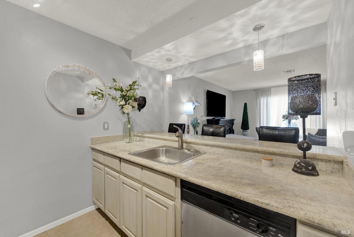 Detail Gallery Image 15 of 61 For 490 Edgewood Dr #22,  Vacaville,  CA 95688 - 2 Beds | 1/1 Baths