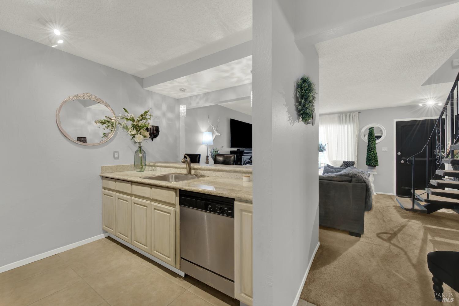 Detail Gallery Image 14 of 61 For 490 Edgewood Dr #22,  Vacaville,  CA 95688 - 2 Beds | 1/1 Baths