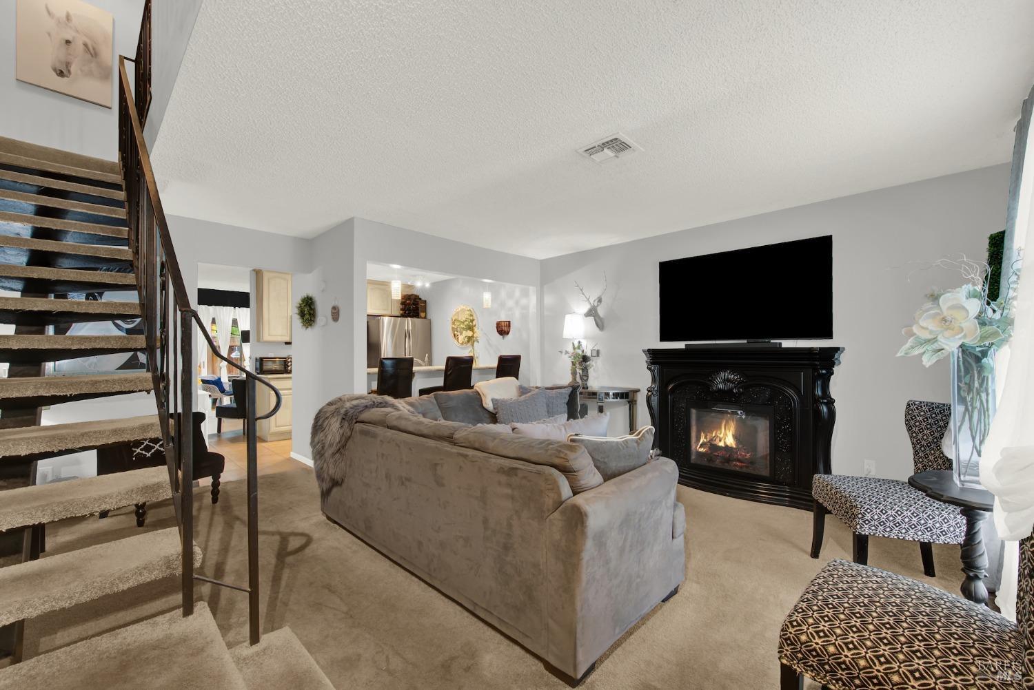 Detail Gallery Image 1 of 61 For 490 Edgewood Dr #22,  Vacaville,  CA 95688 - 2 Beds | 1/1 Baths