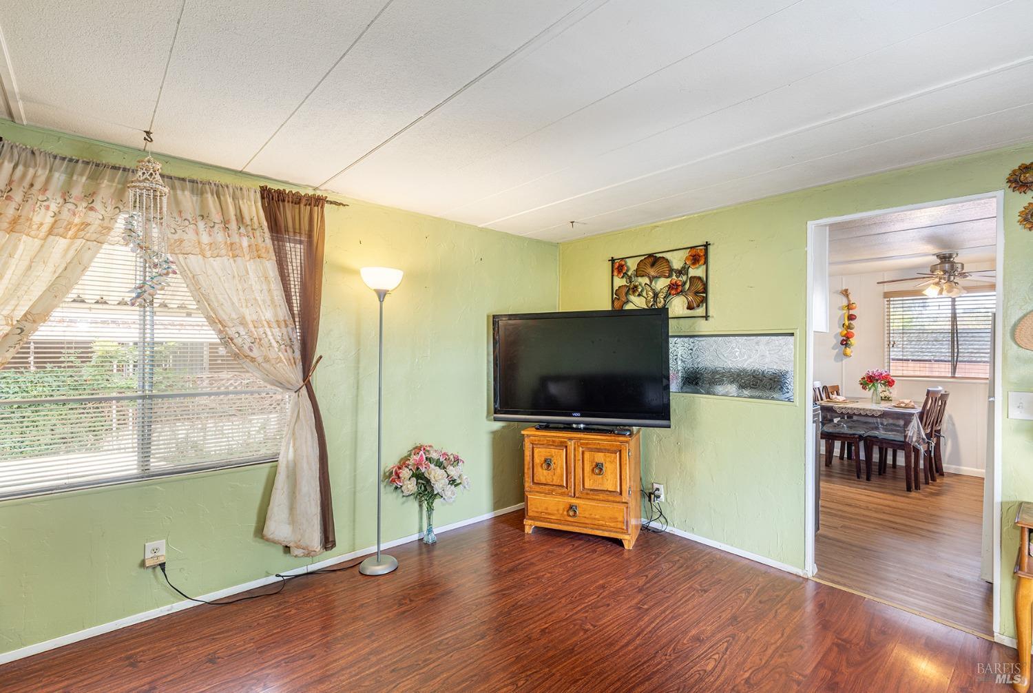 Detail Gallery Image 5 of 16 For 214 Wade Dr 19, Windsor,  CA 95492 - 2 Beds | 1 Baths