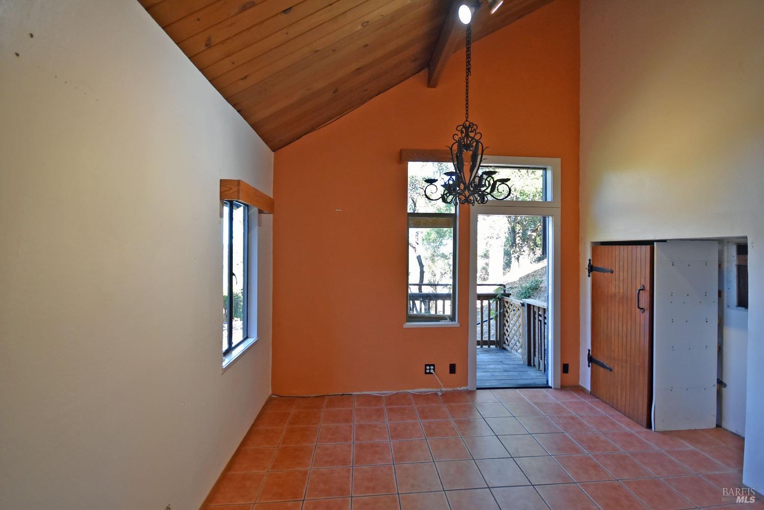 Detail Gallery Image 20 of 27 For 20 Carmel Ct, San Rafael,  CA 94903 - 4 Beds | 3/1 Baths