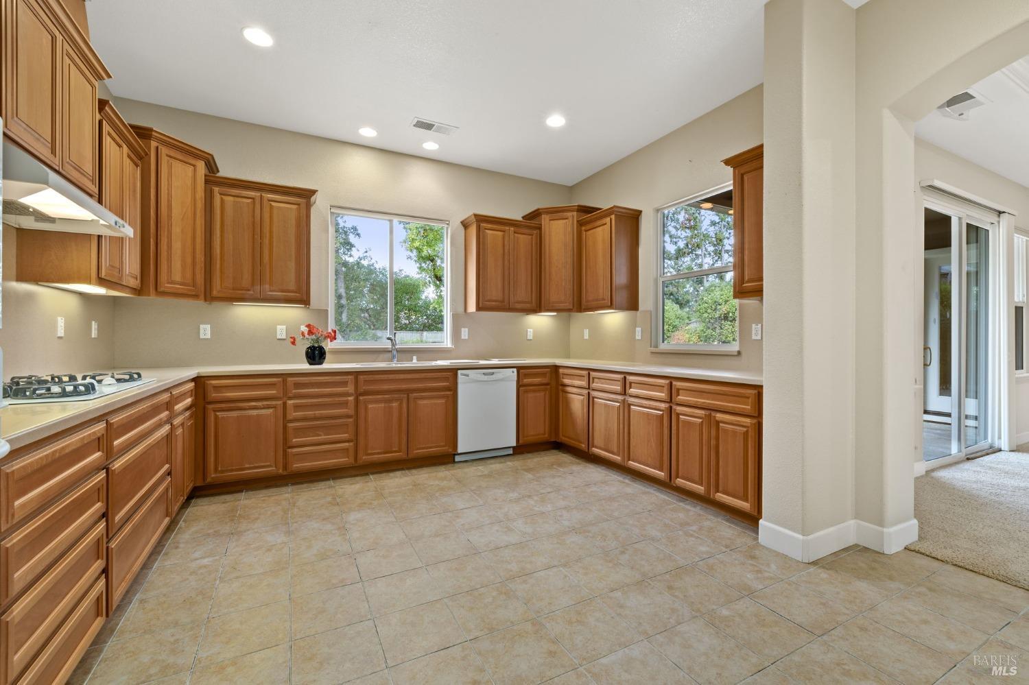 Detail Gallery Image 26 of 62 For 9221 Oak Trail Cir, Santa Rosa,  CA 95409 - 2 Beds | 2 Baths