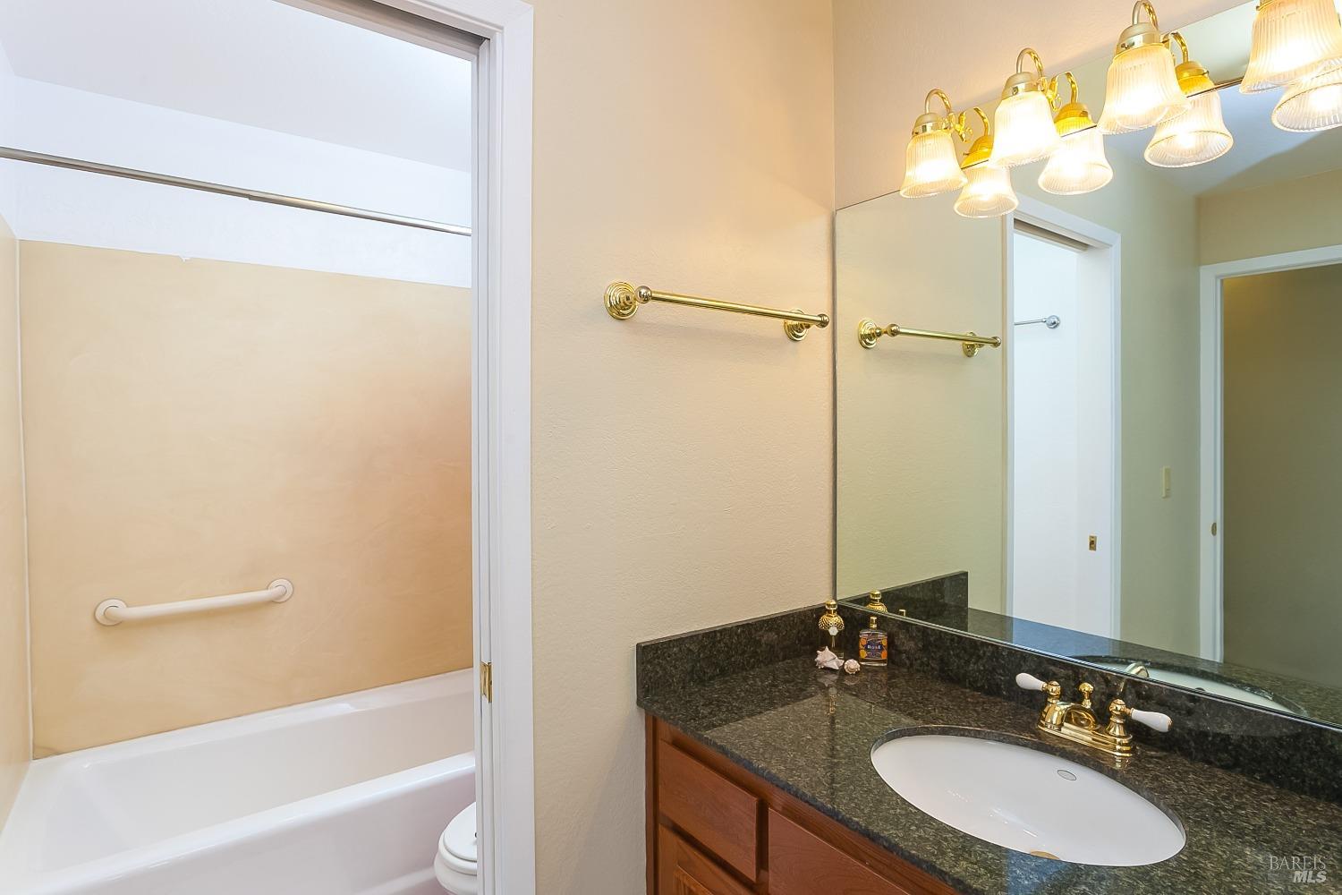 Detail Gallery Image 8 of 11 For 521 Seaver Dr, Mill Valley,  CA 94941 - 1 Beds | 1 Baths