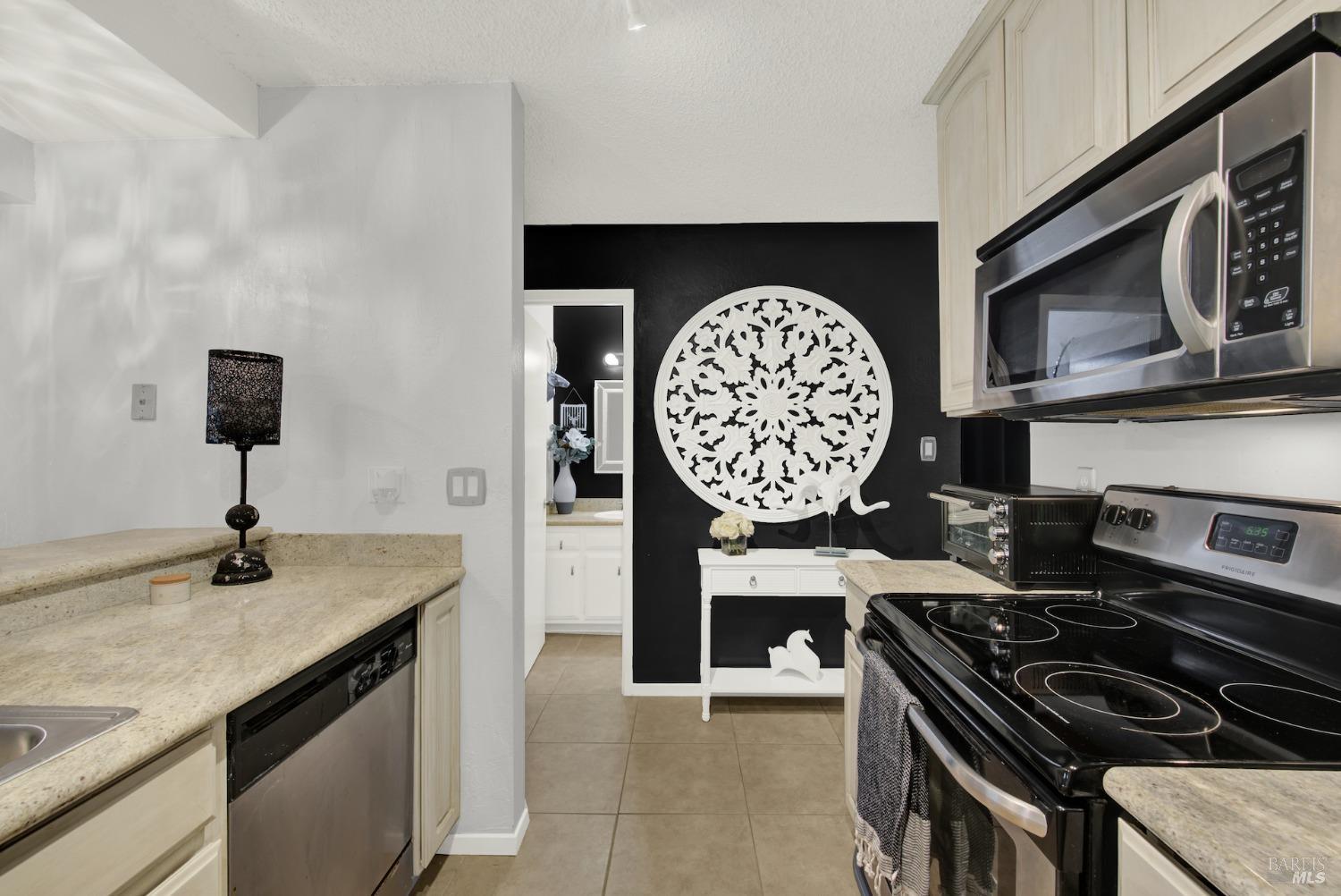 Detail Gallery Image 20 of 61 For 490 Edgewood Dr #22,  Vacaville,  CA 95688 - 2 Beds | 1/1 Baths