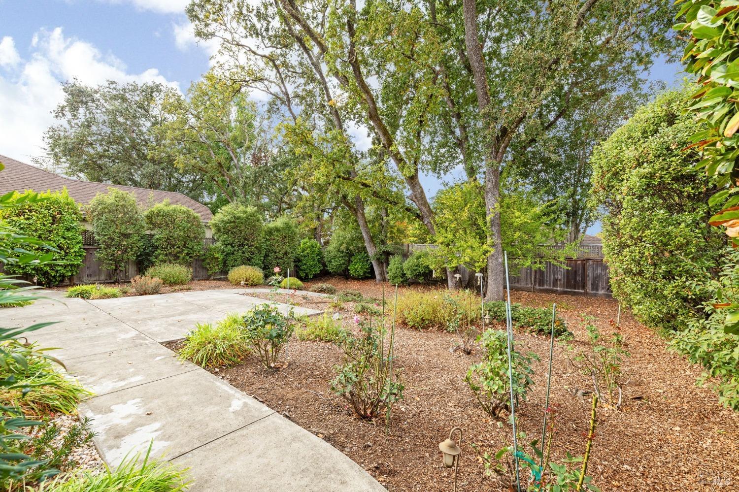 Detail Gallery Image 45 of 62 For 9221 Oak Trail Cir, Santa Rosa,  CA 95409 - 2 Beds | 2 Baths