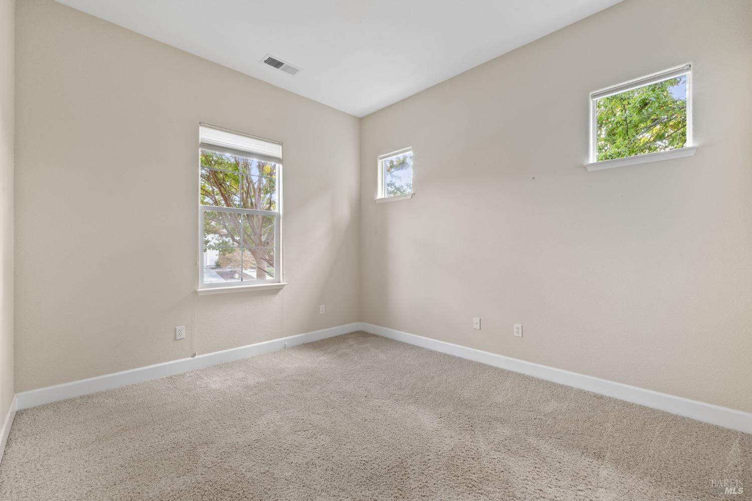 Detail Gallery Image 34 of 62 For 9221 Oak Trail Cir, Santa Rosa,  CA 95409 - 2 Beds | 2 Baths