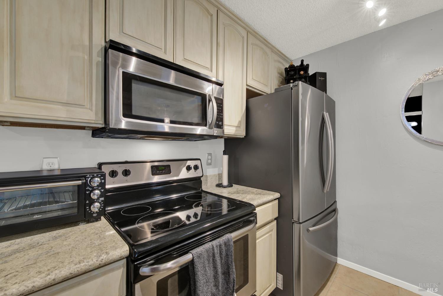 Detail Gallery Image 16 of 61 For 490 Edgewood Dr #22,  Vacaville,  CA 95688 - 2 Beds | 1/1 Baths