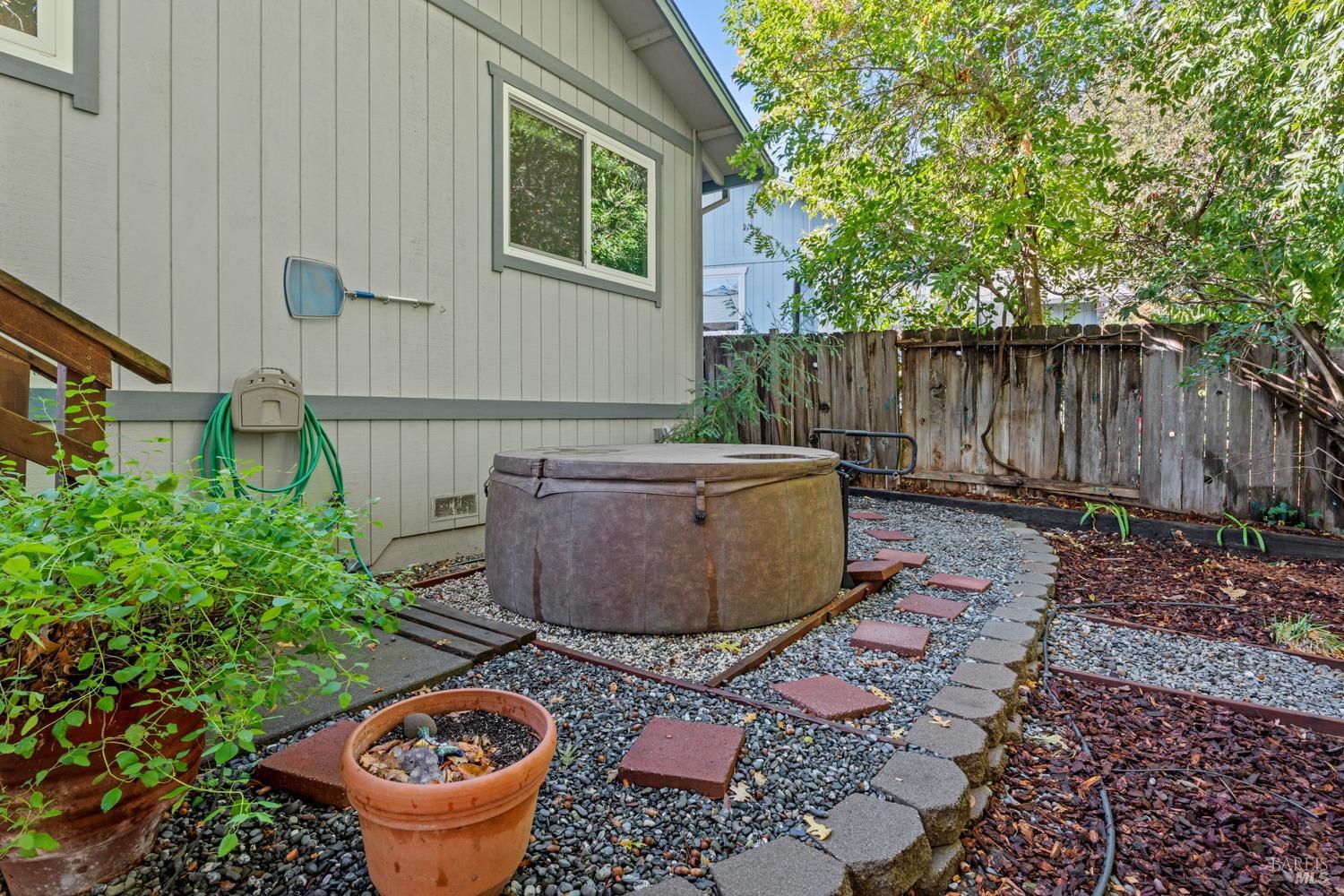 Detail Gallery Image 15 of 22 For 925 Hazel Ave, Ukiah,  CA 95482 - 3 Beds | 2 Baths