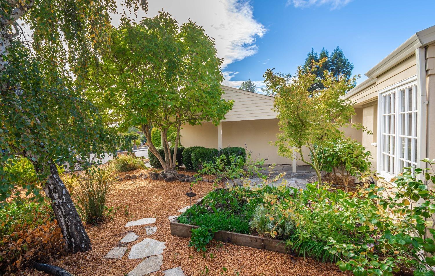 Detail Gallery Image 9 of 58 For 15 Jacinto Way, Novato,  CA 94945 - 3 Beds | 2 Baths