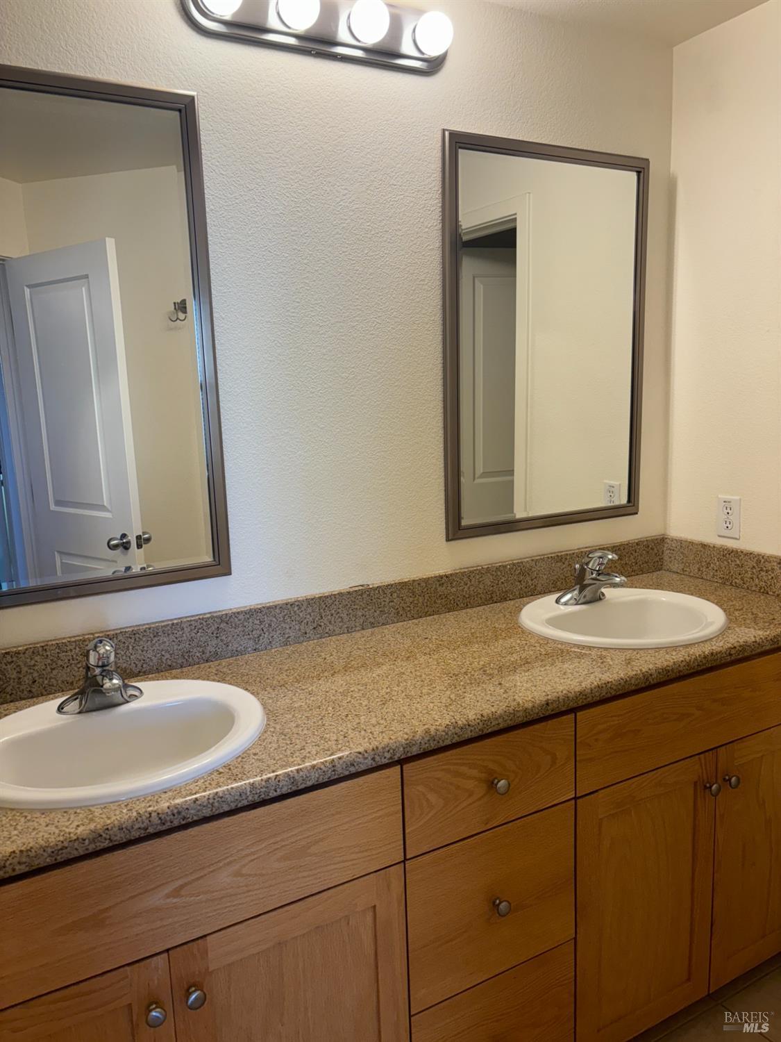 Detail Gallery Image 8 of 15 For 6187 State Farm Dr, Rohnert Park,  CA 94928 - 2 Beds | 1 Baths