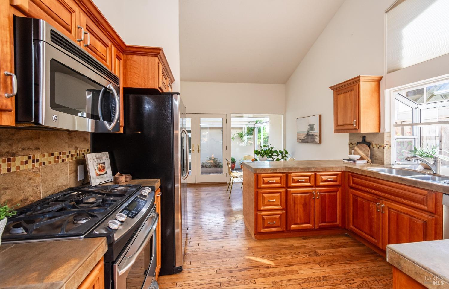 Detail Gallery Image 31 of 58 For 15 Jacinto Way, Novato,  CA 94945 - 3 Beds | 2 Baths