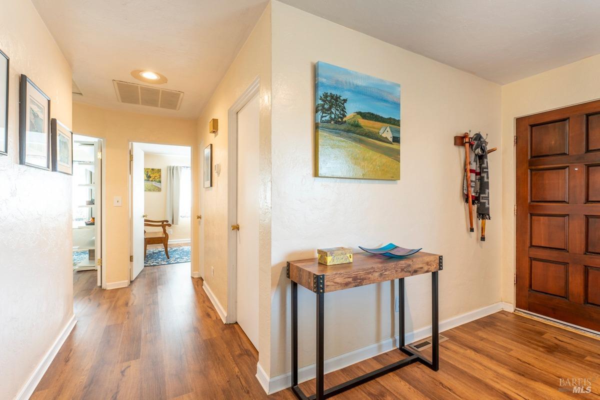 Detail Gallery Image 3 of 21 For 410 S Harrison St, Fort Bragg,  CA 95437 - 2 Beds | 1 Baths