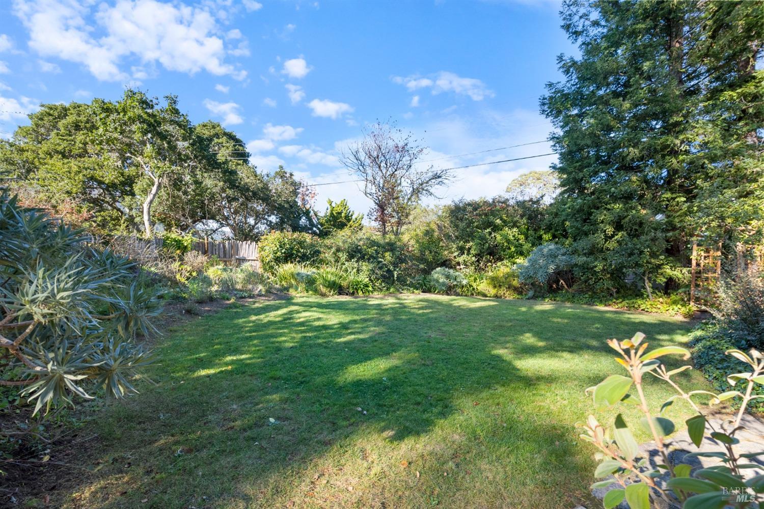 Detail Gallery Image 8 of 47 For 33 Helens Ln, Mill Valley,  CA 94941 - 3 Beds | 2 Baths