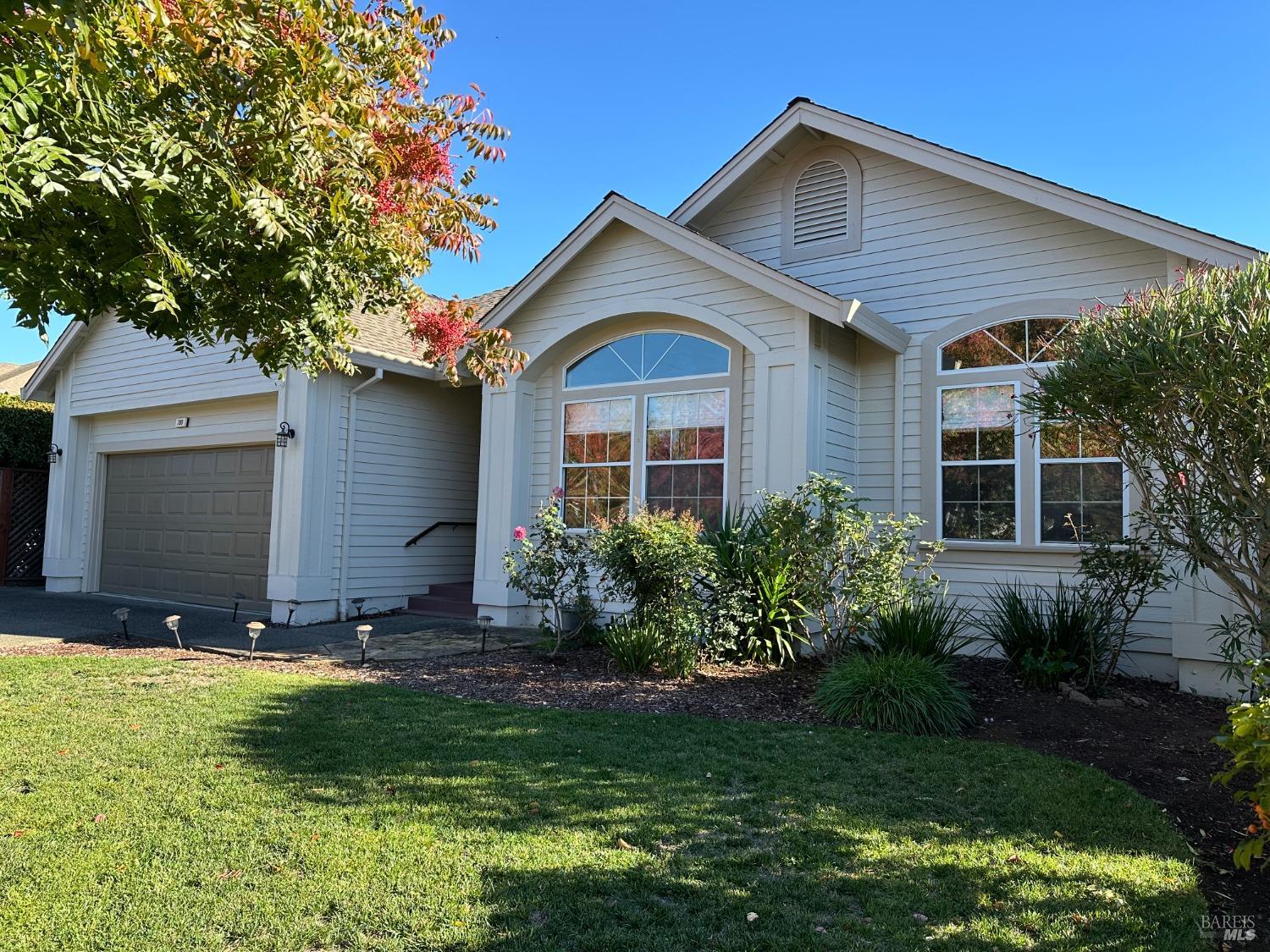 Detail Gallery Image 2 of 5 For 780 Berry Creek Pl, Santa Rosa,  CA 95409 - 3 Beds | 2 Baths