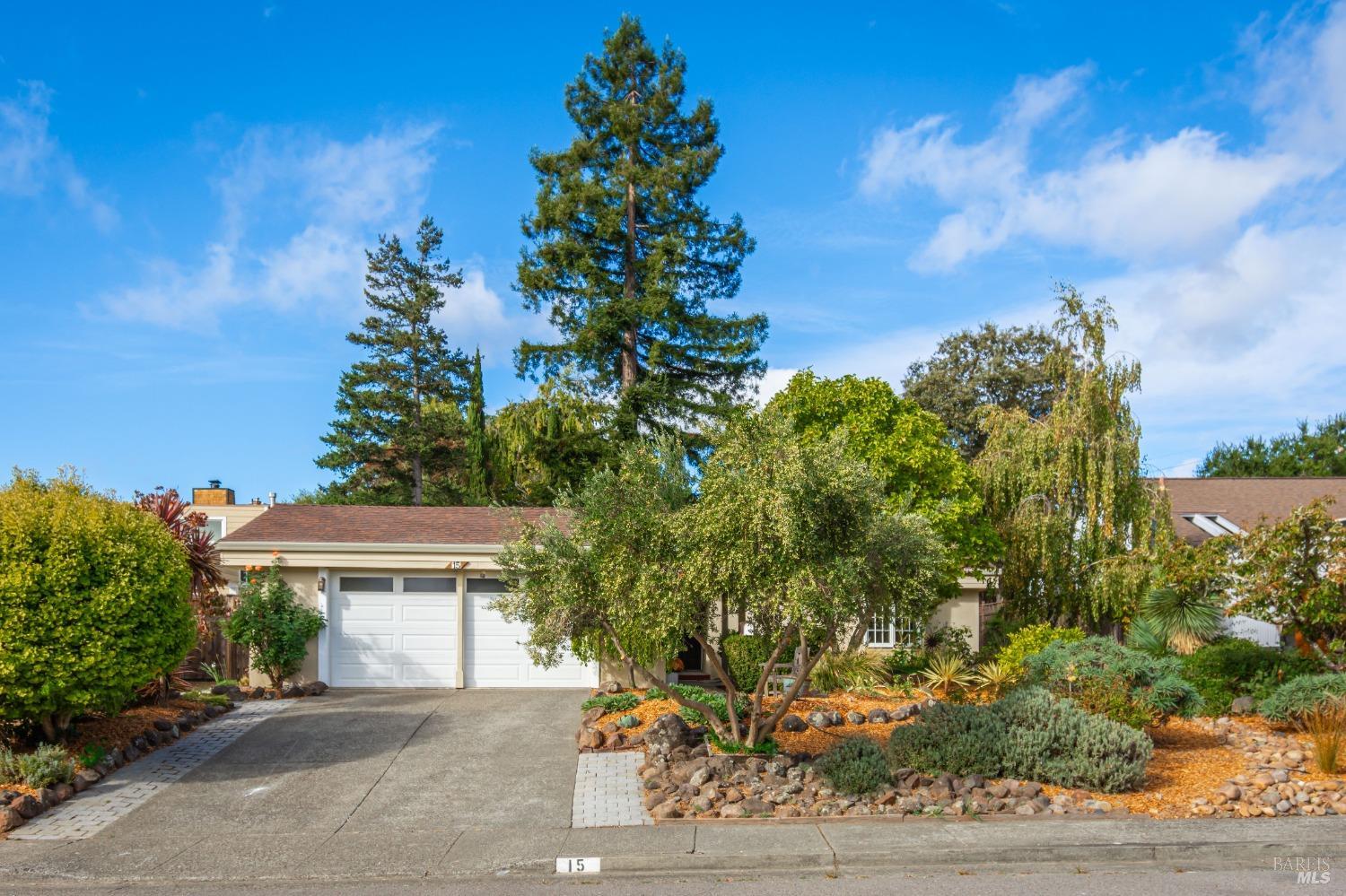 Detail Gallery Image 3 of 58 For 15 Jacinto Way, Novato,  CA 94945 - 3 Beds | 2 Baths