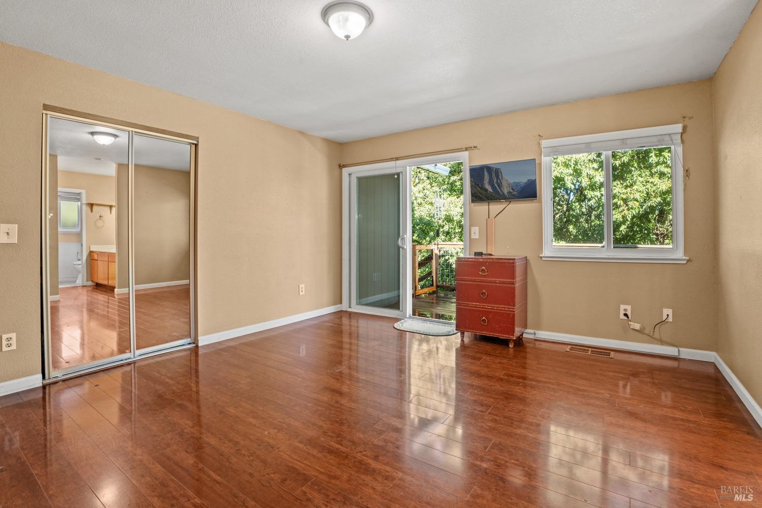 Detail Gallery Image 9 of 22 For 925 Hazel Ave, Ukiah,  CA 95482 - 3 Beds | 2 Baths