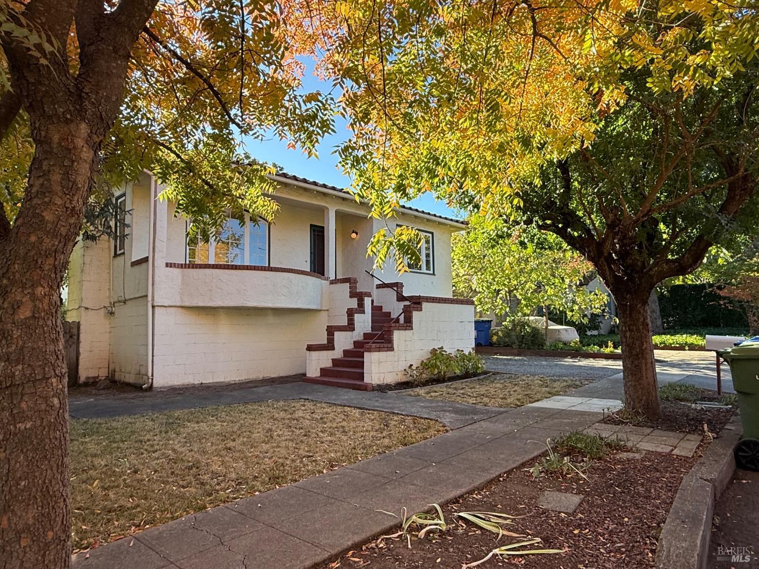 Detail Gallery Image 6 of 22 For 1747 Scott St, Saint Helena,  CA 94574 - 2 Beds | 1 Baths