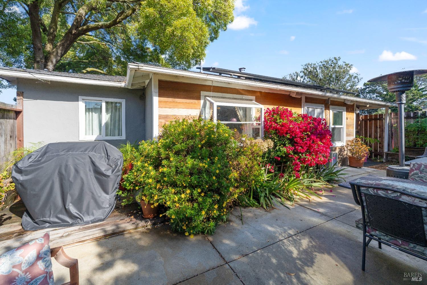 Detail Gallery Image 25 of 35 For 5991 Rose Arbor Ave, San Pablo,  CA 94806 - 2 Beds | 1 Baths