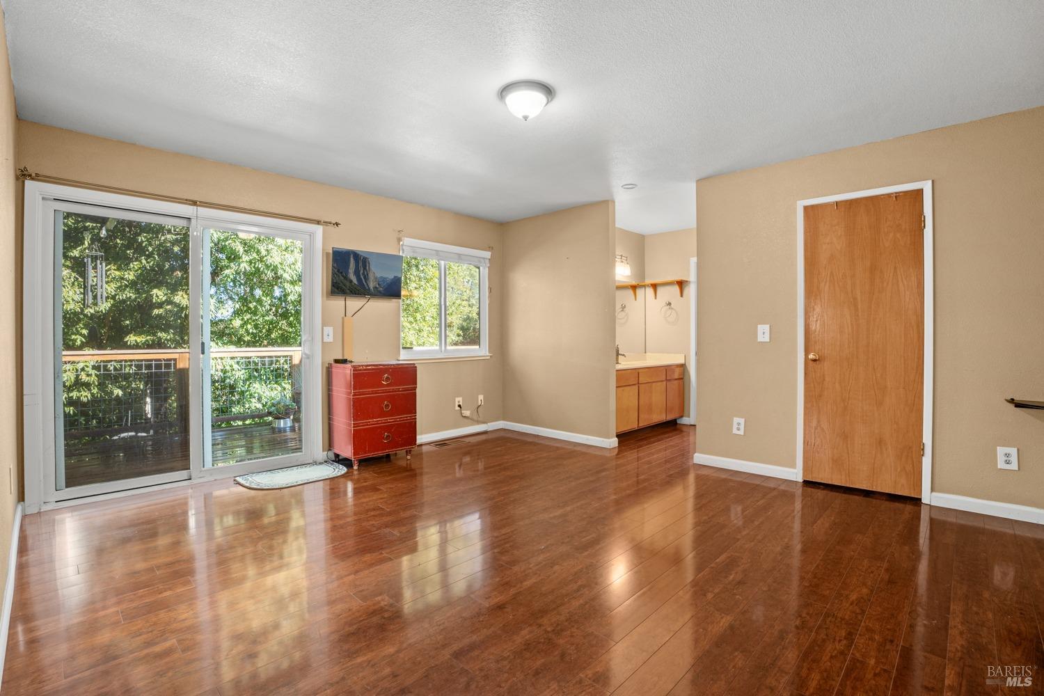 Detail Gallery Image 10 of 22 For 925 Hazel Ave, Ukiah,  CA 95482 - 3 Beds | 2 Baths