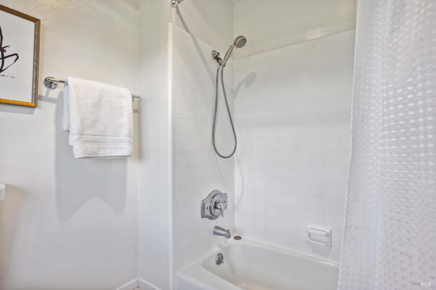 Detail Gallery Image 40 of 56 For 40 Aquinas Dr, San Rafael,  CA 94901 - 3 Beds | 2/1 Baths