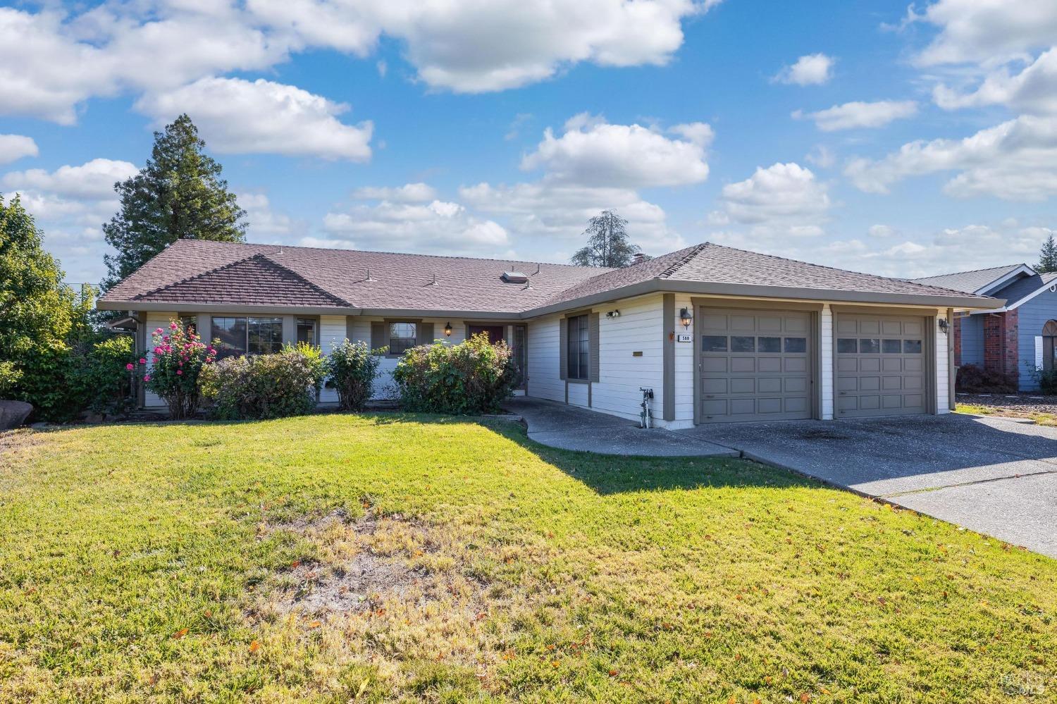 Detail Gallery Image 2 of 56 For 580 Yellowstone Dr, Vacaville,  CA 95687 - 2 Beds | 2 Baths