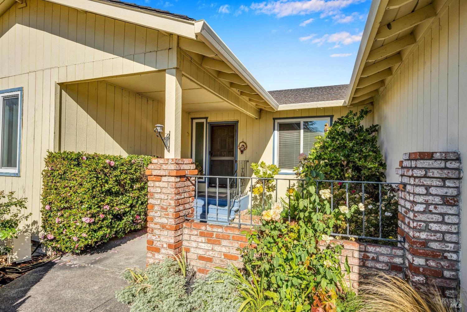 Detail Gallery Image 2 of 28 For 5709 Reynaud Ct, Santa Rosa,  CA 95409 - 4 Beds | 2 Baths