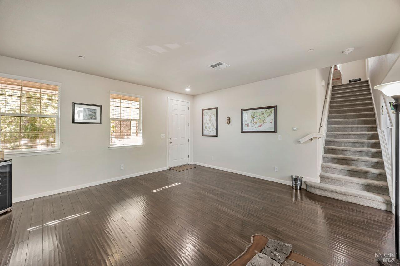 Detail Gallery Image 8 of 37 For 2425 San Miguel Ave, Santa Rosa,  CA 95403 - 3 Beds | 2/1 Baths