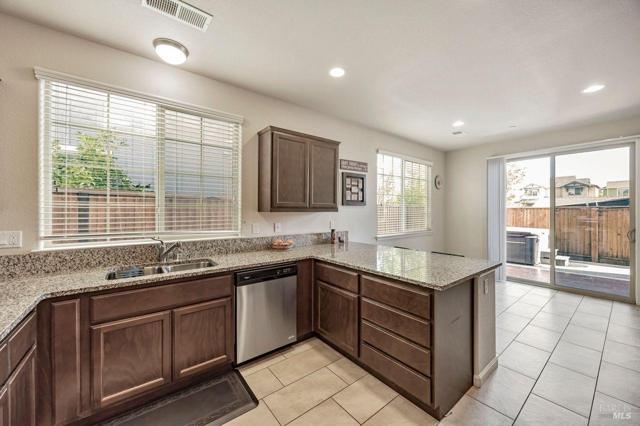 Detail Gallery Image 15 of 37 For 2425 San Miguel Ave, Santa Rosa,  CA 95403 - 3 Beds | 2/1 Baths