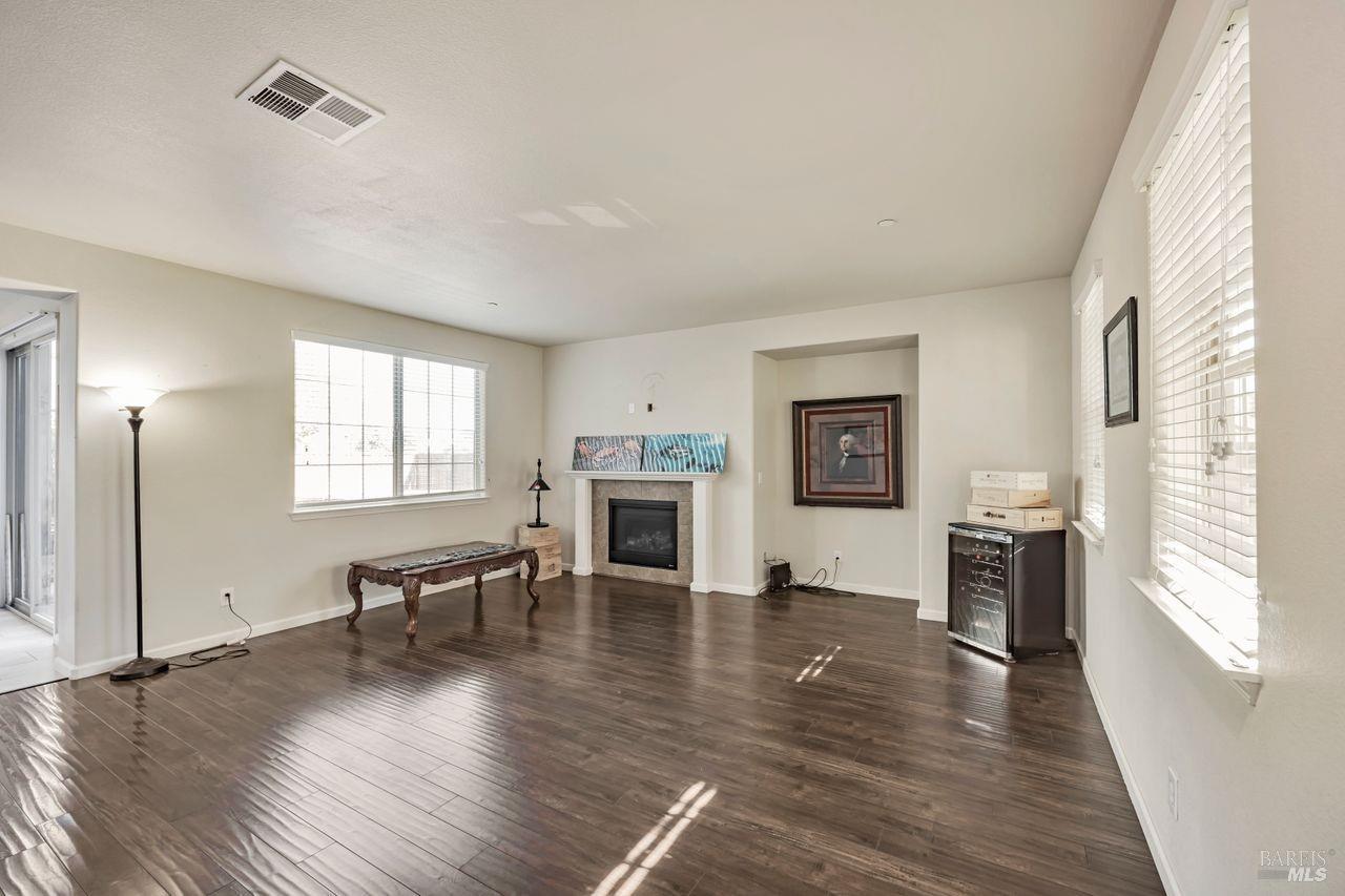 Detail Gallery Image 6 of 37 For 2425 San Miguel Ave, Santa Rosa,  CA 95403 - 3 Beds | 2/1 Baths