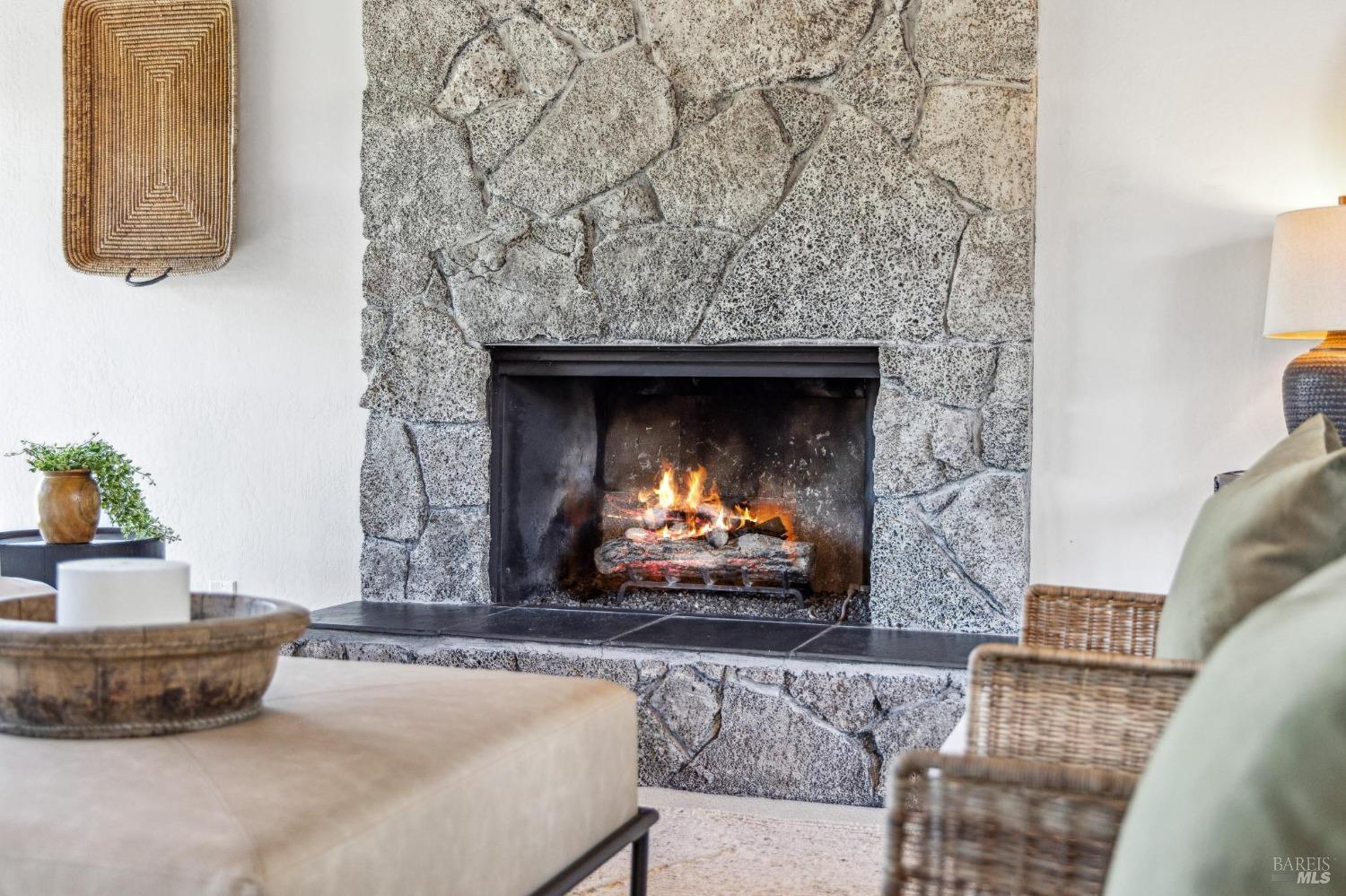 Detail Gallery Image 10 of 56 For 40 Aquinas Dr, San Rafael,  CA 94901 - 3 Beds | 2/1 Baths