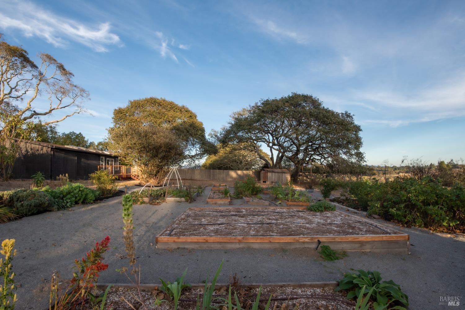 Detail Gallery Image 30 of 34 For 2265 Schaeffer Rd, Sebastopol,  CA 95472 - 3 Beds | 3/1 Baths