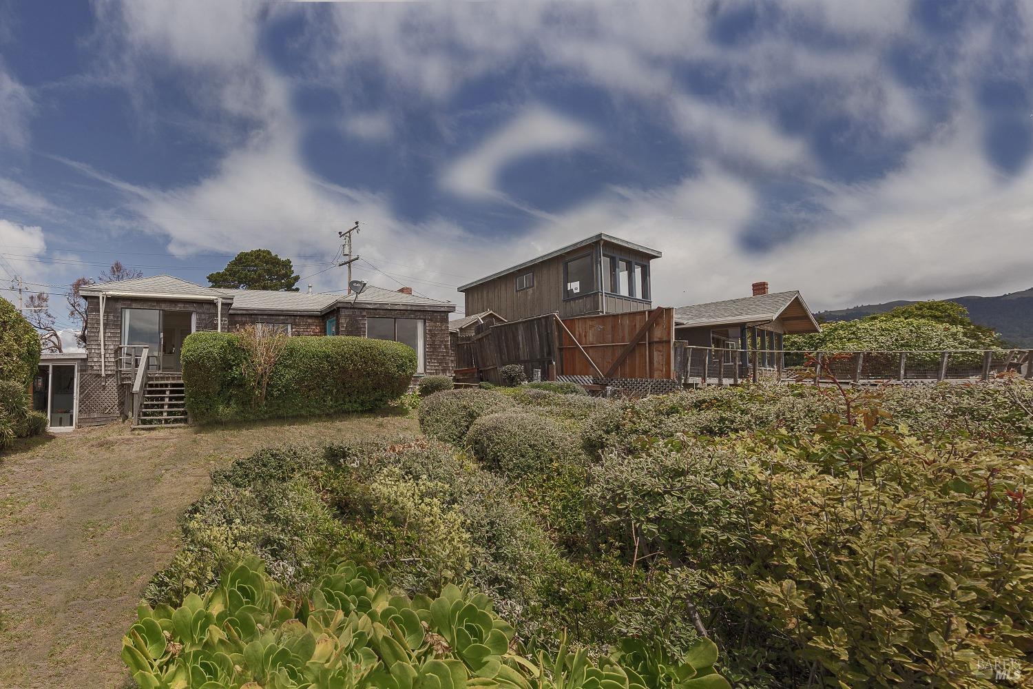 Detail Gallery Image 15 of 28 For 81 Crescente Ave, Bolinas,  CA 94924 - 2 Beds | 1 Baths