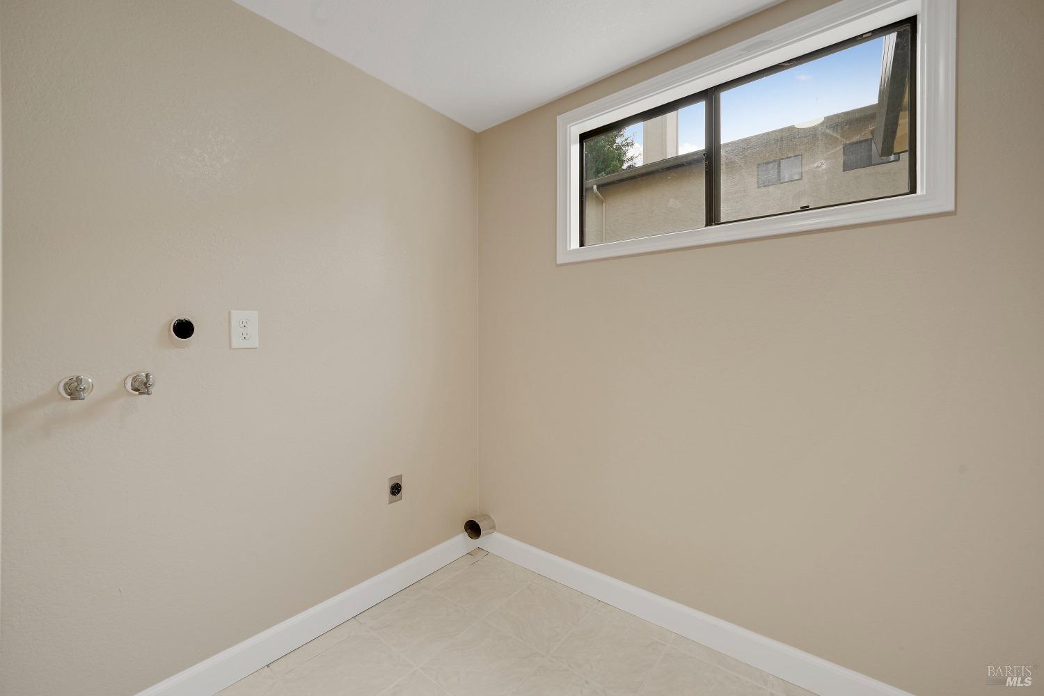 Detail Gallery Image 28 of 53 For 3273 Arroyo Dr, Fairfield,  CA 94533 - 4 Beds | 2/1 Baths