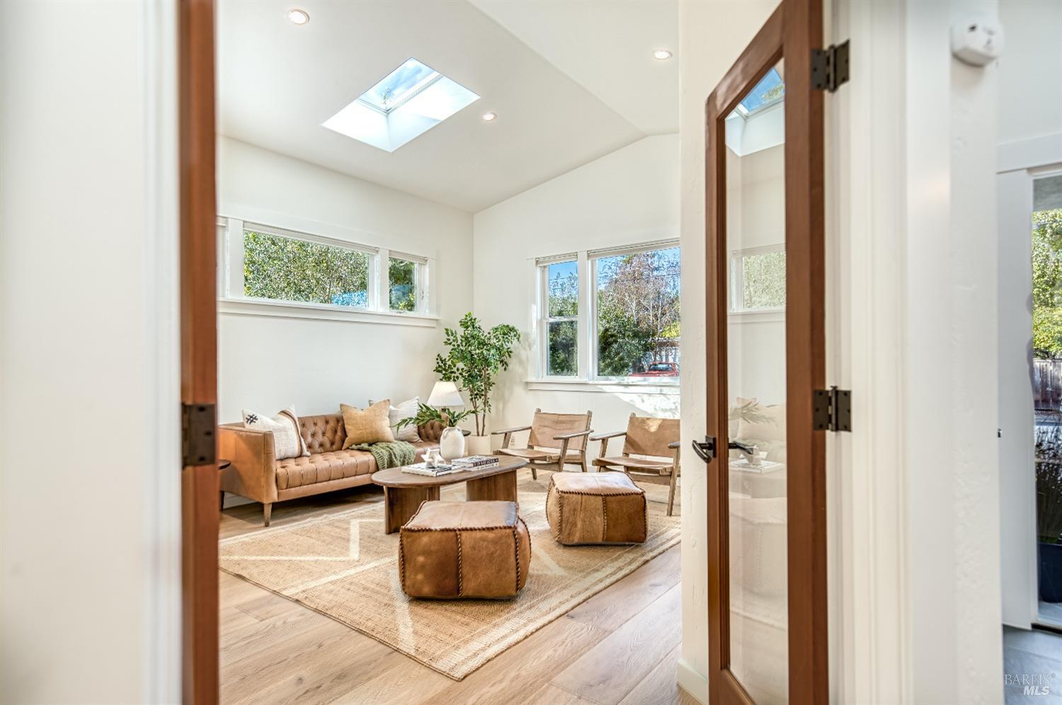 Detail Gallery Image 21 of 77 For 57 Meadow Dr, Mill Valley,  CA 94941 - 4 Beds | 2 Baths