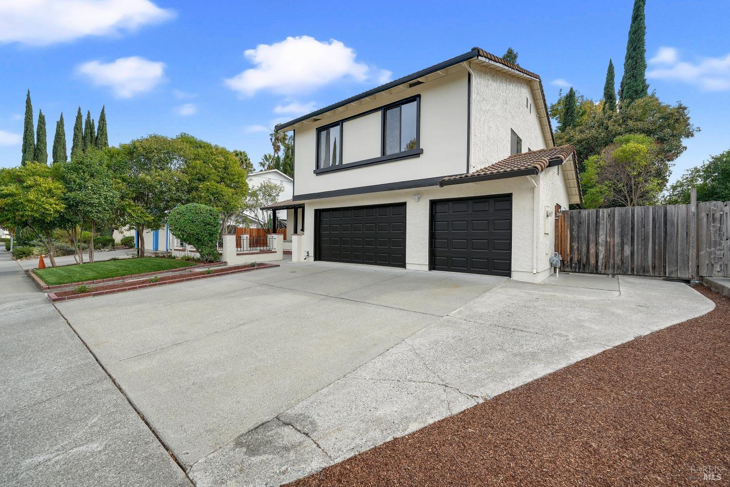 Detail Gallery Image 2 of 53 For 3273 Arroyo Dr, Fairfield,  CA 94533 - 4 Beds | 2/1 Baths