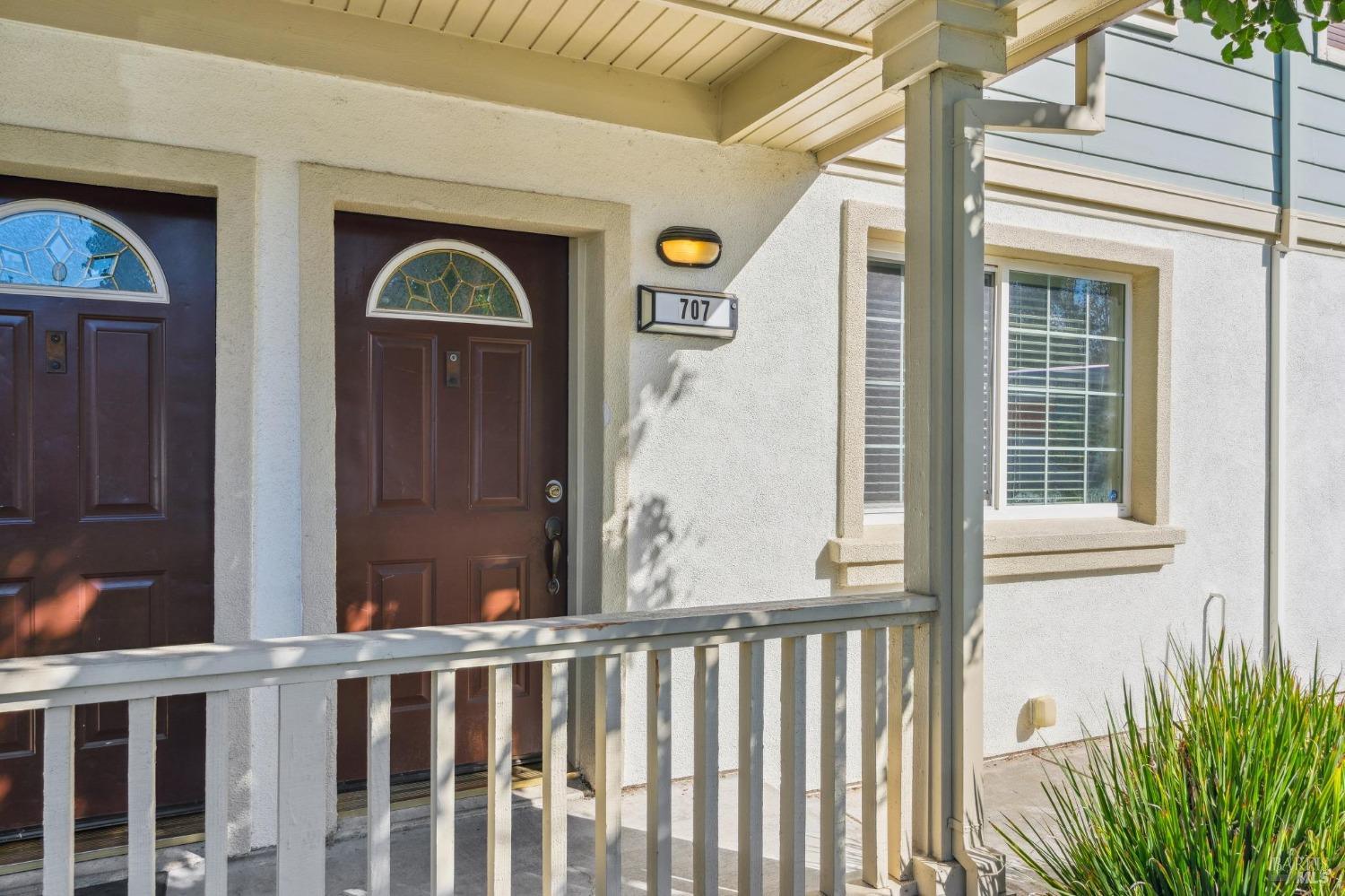 Detail Gallery Image 2 of 36 For 707 Daniels Ave, Vallejo,  CA 94590 - 4 Beds | 2/1 Baths