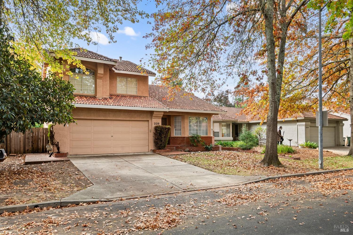 Detail Gallery Image 2 of 41 For 220 La Quinta Dr, Windsor,  CA 95492 - 4 Beds | 3 Baths