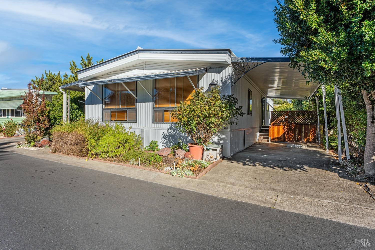 Detail Gallery Image 2 of 18 For 460 E Gobbi St 27, Ukiah,  CA 95482 - 2 Beds | 2 Baths