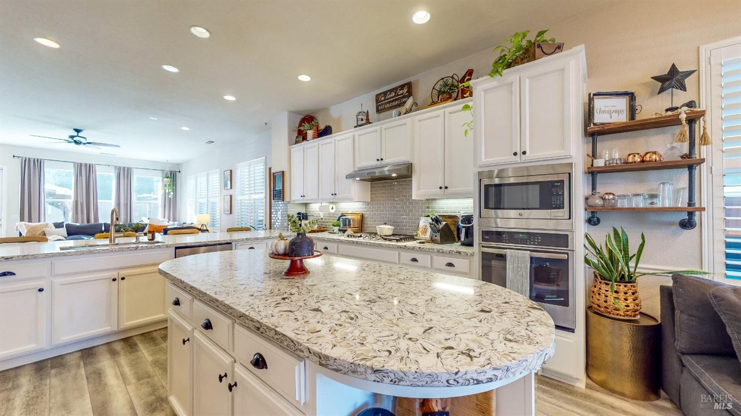 Detail Gallery Image 9 of 56 For 337 Decanter Cir, Windsor,  CA 95492 - 3 Beds | 2 Baths