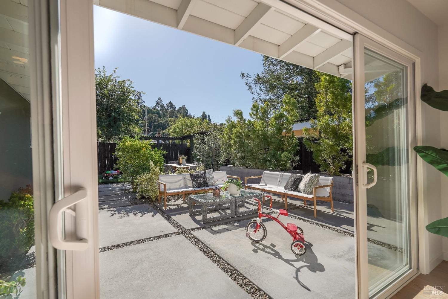 Detail Gallery Image 16 of 77 For 57 Meadow Dr, Mill Valley,  CA 94941 - 4 Beds | 2 Baths