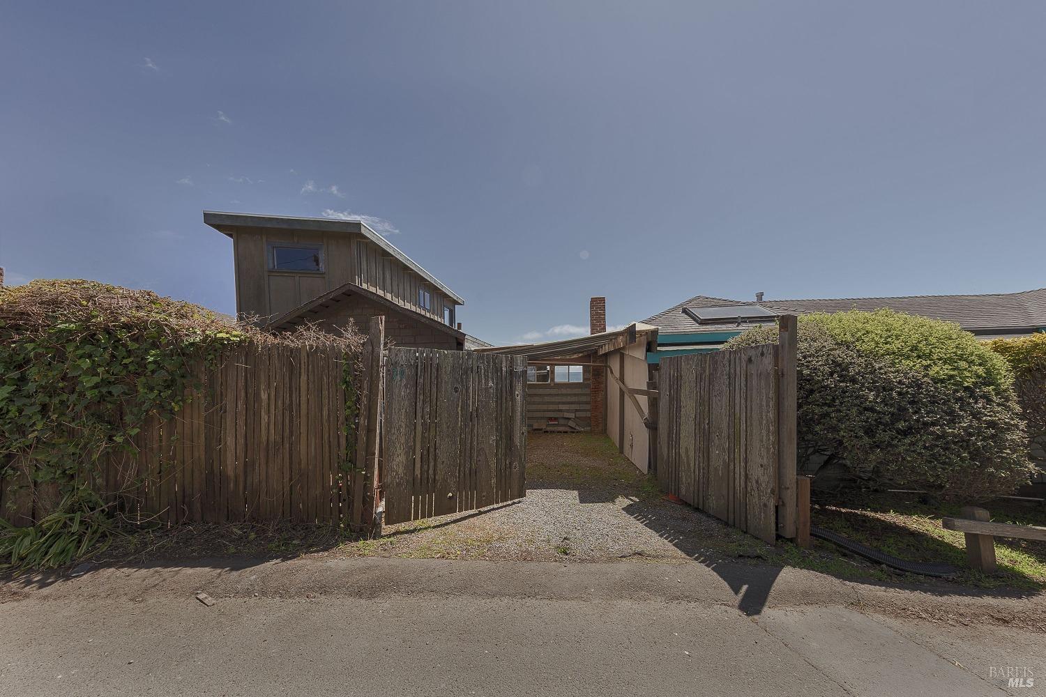 Detail Gallery Image 17 of 28 For 81 Crescente Ave, Bolinas,  CA 94924 - 2 Beds | 1 Baths