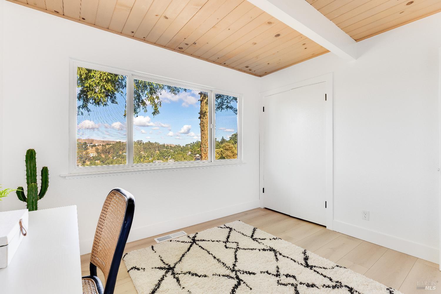 Detail Gallery Image 35 of 73 For 2720 Carisbrook Dr, Oakland,  CA 94611 - 3 Beds | 2/1 Baths