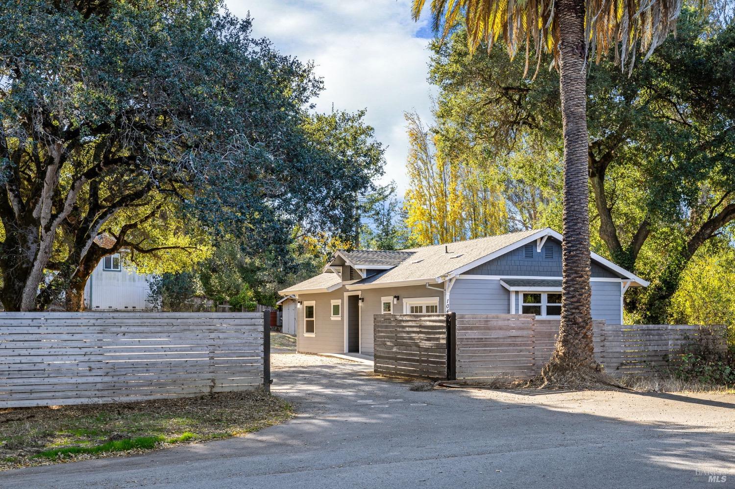 Detail Gallery Image 3 of 29 For 10491 Old Redwood Hwy, Penngrove,  CA 94951 - 2 Beds | 1 Baths