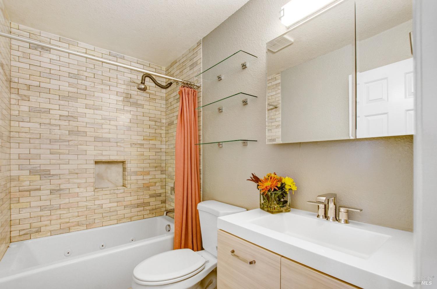 Detail Gallery Image 14 of 22 For 1673 Novato Blvd #2,  Novato,  CA 94947 - 2 Beds | 2/1 Baths