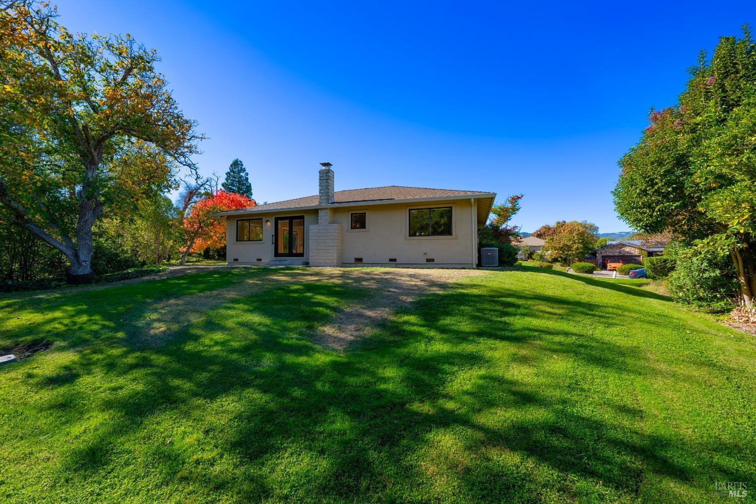 Detail Gallery Image 2 of 23 For 270 Temelec Cir, Sonoma,  CA 95476 - 2 Beds | 2 Baths