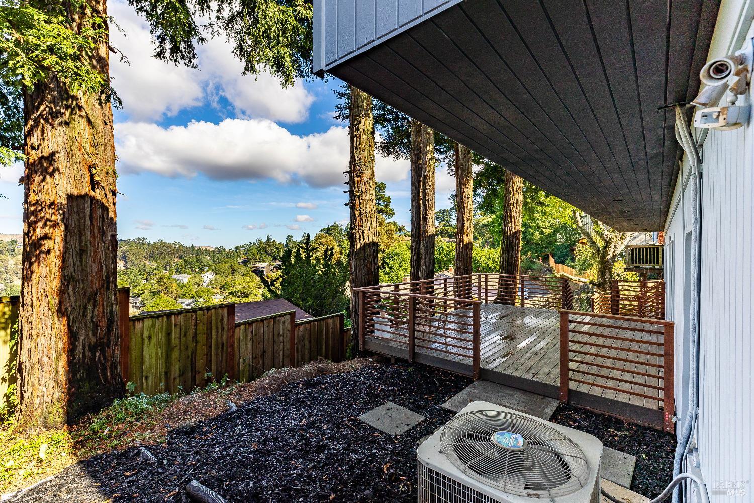 Detail Gallery Image 56 of 73 For 2720 Carisbrook Dr, Oakland,  CA 94611 - 3 Beds | 2/1 Baths