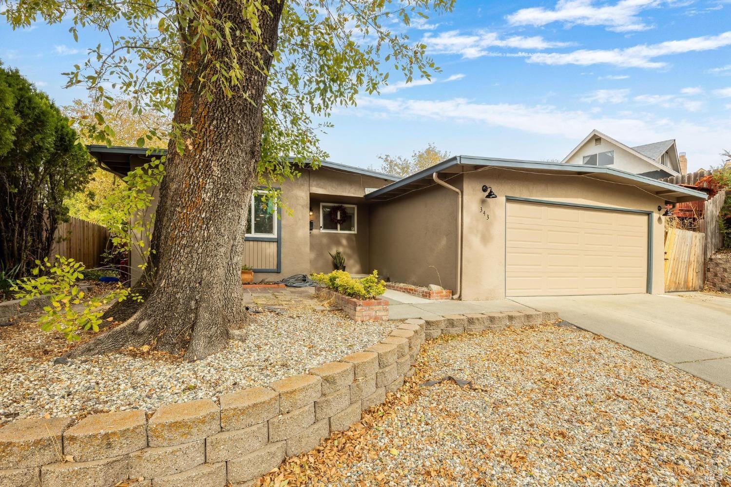 Detail Gallery Image 1 of 30 For 343 Springvalley Dr, Vacaville,  CA 95687 - 3 Beds | 2 Baths