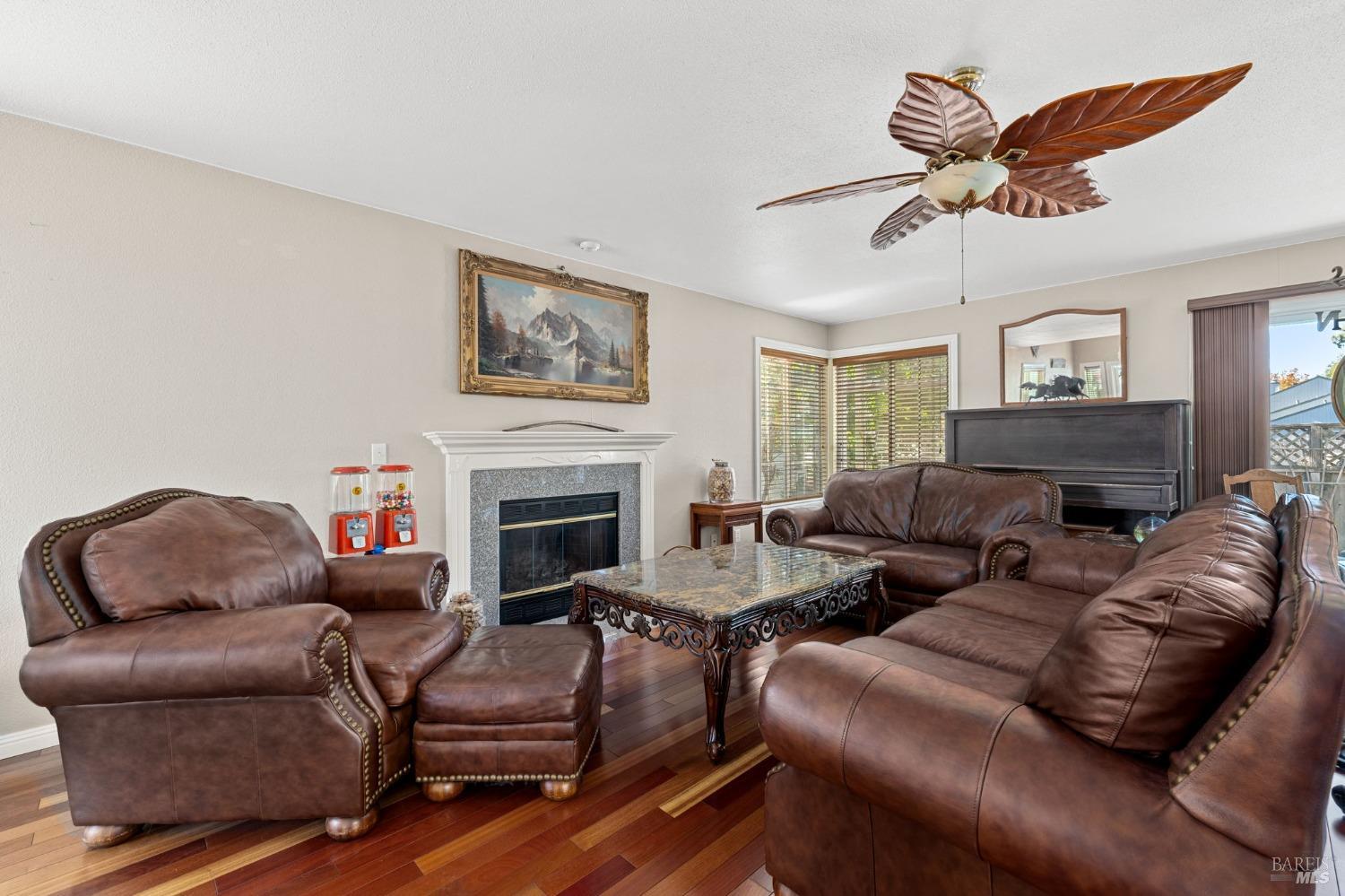 Detail Gallery Image 9 of 37 For 313 Michael Dr, Santa Rosa,  CA 95401 - 4 Beds | 2/1 Baths