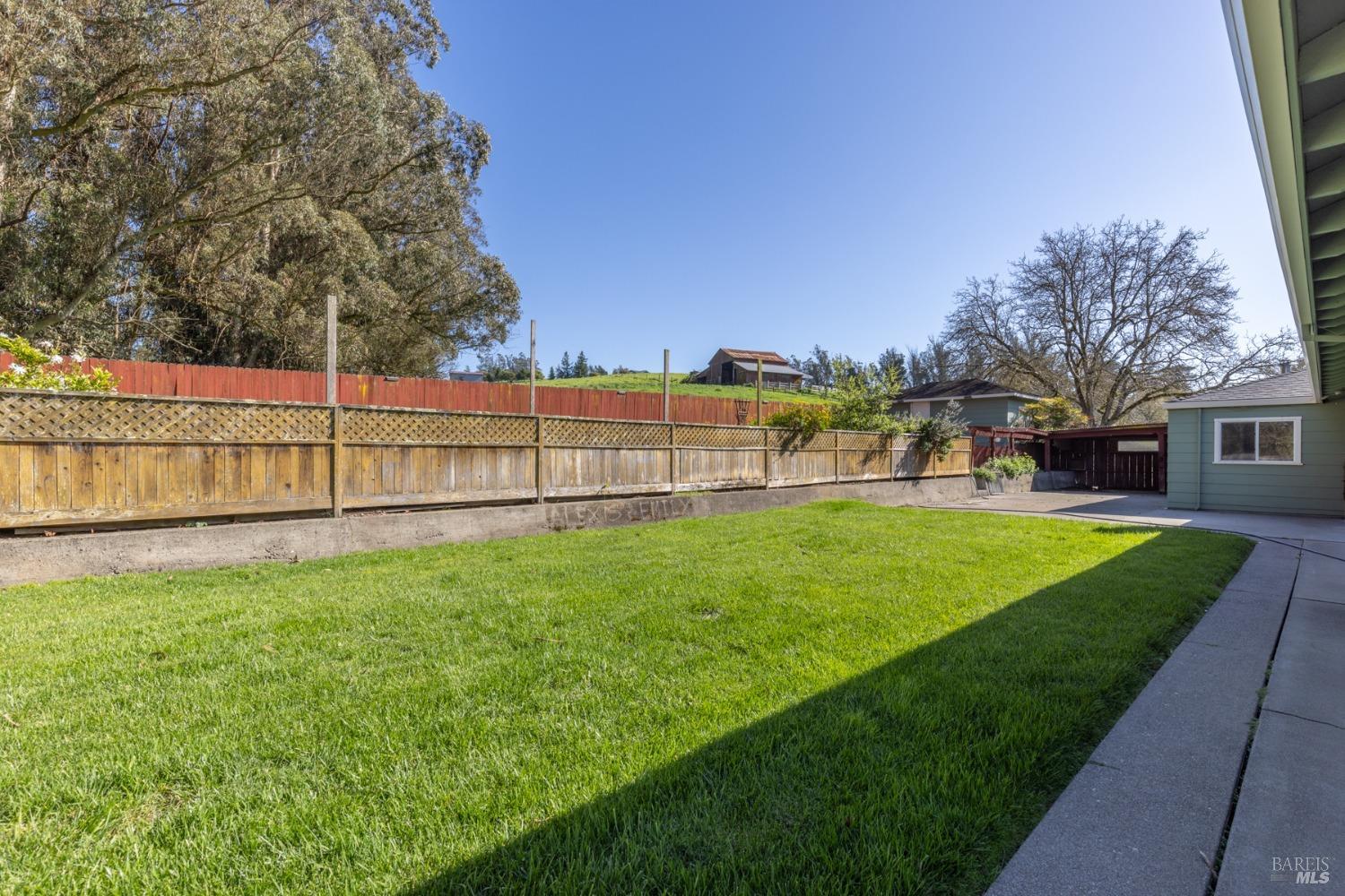 Detail Gallery Image 9 of 46 For 840 W Railroad Ave, Cotati,  CA 94931 - 3 Beds | 2 Baths