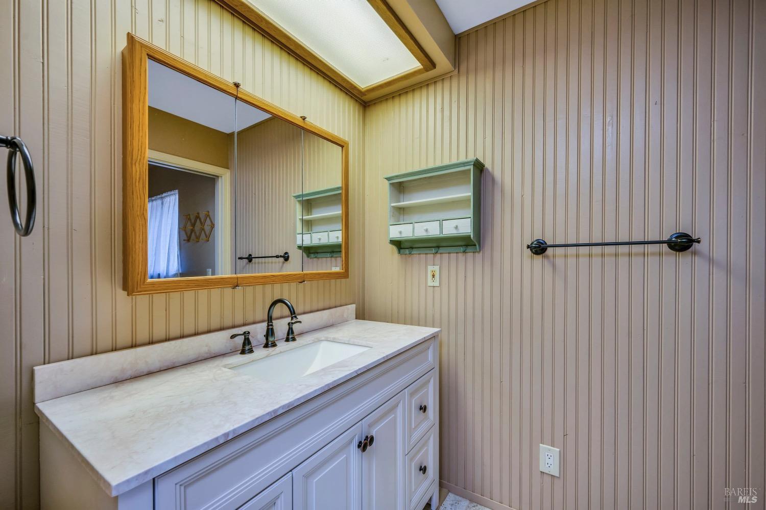 Detail Gallery Image 14 of 26 For 19223 Moon Ridge Rd, Hidden Valley Lake,  CA 95467 - 3 Beds | 2 Baths